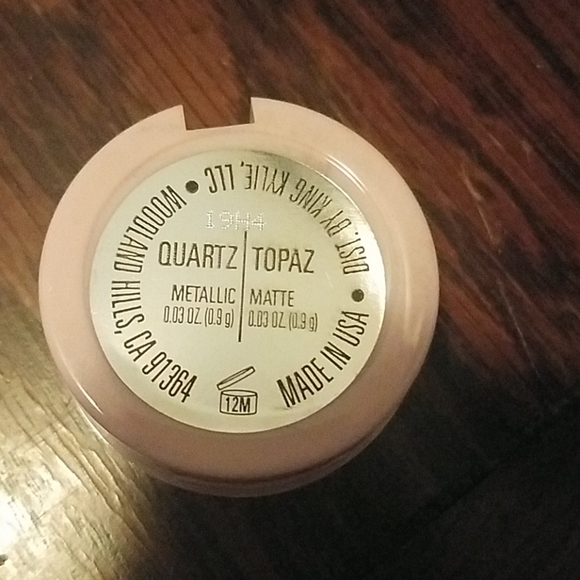 Eyeshadow - Picture 3 of 3